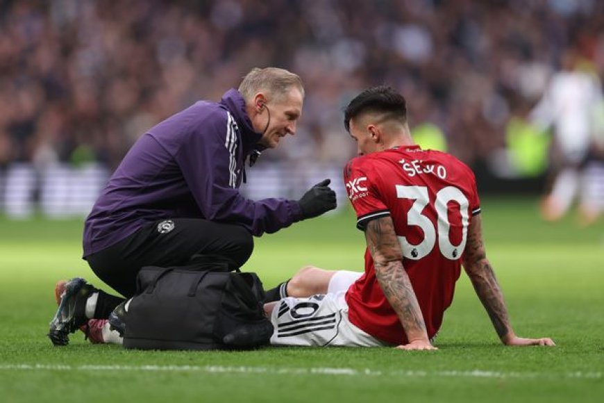 Benjamin Šeško Injury Blow as Man United Wait on Knee Scan Results