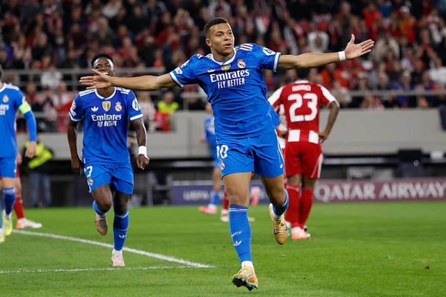 Mbappé Tenses Exchange Mars Historic Night in Athens
