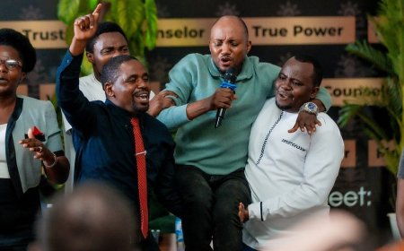 Theo Bosebabireba Thrills Attendees as Two Authors Receive the ‘Inzu y’Ibitabo Award’